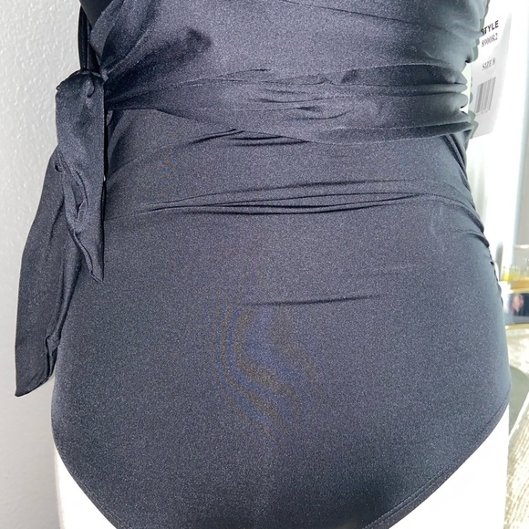 Penbrooke sleek women’s swimwear - Picture 16 of 16